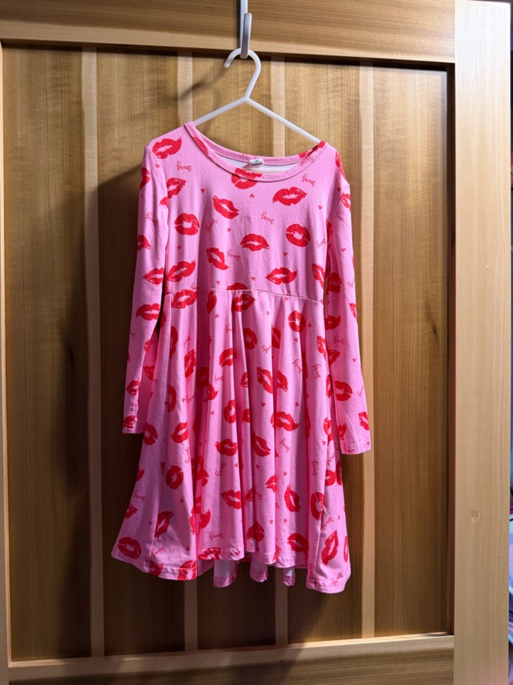 SHEIN Pink Long Sleeve Lip Print Casual Dress